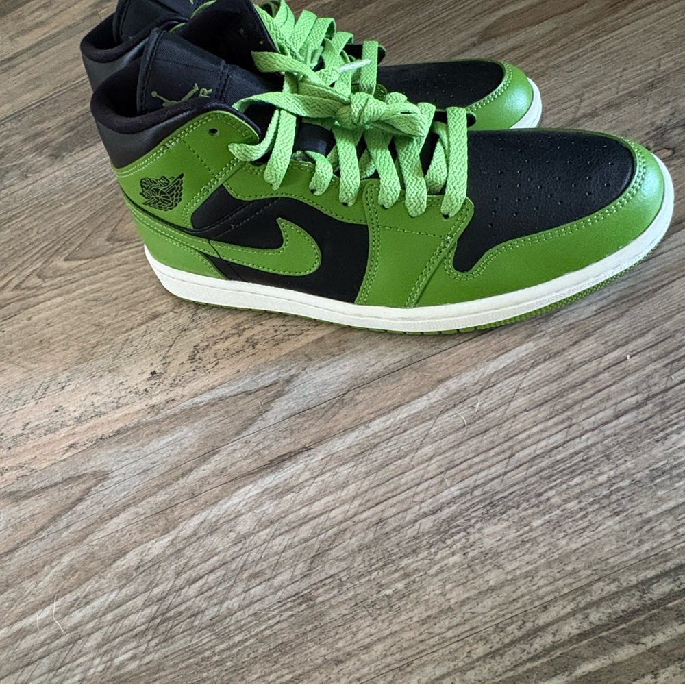 Nike air Jordans $40 a pair $120 for all!! - Picture 4 of 9